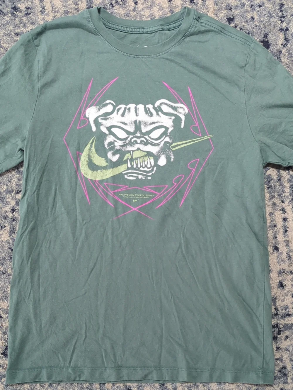 Nike Graphic Skull Swoosh T-Shirt Green Men's Large Streetwear Y2K Style